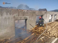 Вогнеборці ліквідували пожежу на території пилорами у Верховинському районі