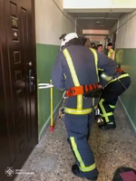 У Вараші рятувальники допомогли відкрити двері квартири, де була закрита малолітня дитина