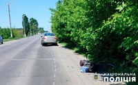 Поліція Полтавщини встановлює обставини ДТП, в якій травмовано велосипедистку