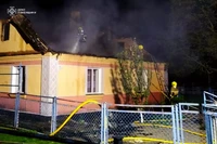 Дубенський район: рятувальники спільно з працівниками місцевої пожежної команди ліквідували пожежу житлового будинку.