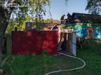 Шосткинський район: рятувальники разом з працівниками місцевої пожежної команди ліквідували загоряння в житловому будинку