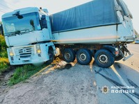 Прикарпатська поліція розслідує ДТП, у якій керманич вантажівки вчинив наїзд на пішохода
