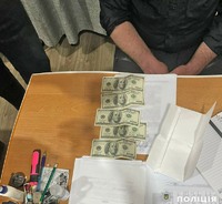 Намагався уникнути адмінвідповідальності – на Миколаївщині правоохоронці затримали чоловіка за спробу підкупу поліцейського