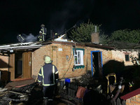 Бійці ДСНС ліквідували три пожежі на території приватних домоволодінь
