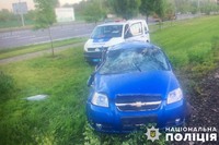 Поліцейські Києва затримали п’яного водія, який не впорався із керуванням та з’їхав у кювет – постраждав пасажир