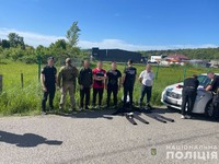 На Тячівщині поліція впіймала переправника військовозобовʼязаних через кордон разом з двома «клієнтами» в гідрокостюмах
