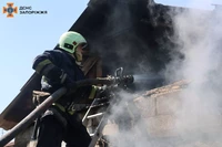 Запорізькі рятувальники ліквідували пожежу у господарчій споруді