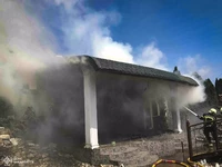 Берегівські вогнеборці загасили пожежу в альтанці