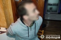 На Тернопільщині поліцейські затримали чоловіка за підозрою у нанесенні ножового поранення матері