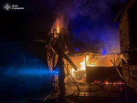 М. Охтирка: рятувальники приборкали масштабне загоряння в житловому секторі