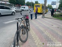 Правоохоронці Вінниці встановлюють обставини автопригоди, у якій травмувався велосипедист