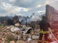 Вовчанськ: рятувальники евакуювали із зони безперервних ворожих обстрілів місцевих мешканців