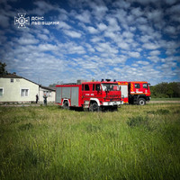 Червоноградський район: вогнеборці-добровольці та рятувальники ліквідували пожежу в господарській будівлі