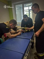 Львів: рятувальники зняли каблучку з набряклого пальця дівчинки