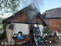 Бійці ДСНС ліквідували пожежу в господарчій будівлі