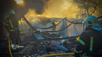 Яворівський район: вогонь знищив дві будівлі та автомобіль