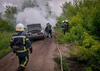 В Конотопі рятувальники приборкали загоряння автомобіля