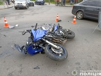 Поліція розслідує обставини ДТП у Чернігові, у якій травмувався мотоцикліст