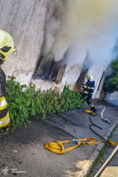 Мукачівські рятувальники ліквідували пожежу в закинутій будівлі