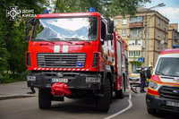 Подільський район: під час пожежі рятувальники вивели жінку на свіже повітря