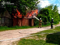 Сумська область: вогнеборці двічі ліквідовували пожежі, які спричинили дитячі пустощі з вогнем
