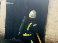 М. Шостка: рятувальники оперативно ліквідували пожежу, яка виникла через дитячі пустощі з вогнем