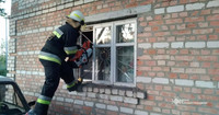 Кропивницькі рятувальники надали допомогу по відкриванню дверей дачного будинку, у якому чоловік потребував невідкладної допомоги