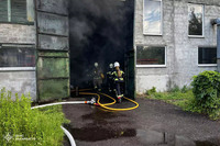 У Виноградові рятувальники ліквідували пожежу на заводі