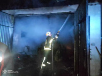 Тячівські рятувальники ліквідували пожежу в гаражі