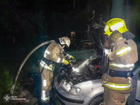 Здолбунівські рятувальники ліквідували пожежу легкового автомобіля