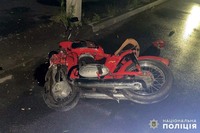 У Шепетівці слідчі встановлюють обставини ДТП, у якій травмувався 35-річний мотоцикліст