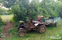 На Новоушиччині поліцейські встановлюють обставини ДТП, у якій травмувався 54-річний пасажир саморобного трактора