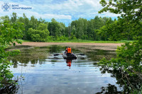 Чернігівщина: рятувальники дістали з озера тіло чоловіка