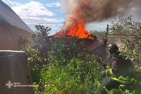 М. Нікополь: рятувальники приборкали пожежу на території приватного домоволодіння