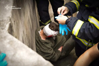 Львів: рятувальники витягнули чоловіка, який упав у фонтан і травмувався
