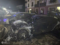 Ужгородські рятувальники ліквідували загоряння двох легкових автомобілів