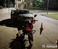У Хмельницькому поліція встановлює обставини ДТП, в якій травмувався 17-річний мотоцикліст