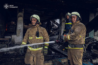 У Ромнах тривають роботи з ліквідації пожежі в двоповерховій будівлі цеху одного із підприємств