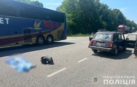 На Вінниччині протягом вихідних у двох ДТП загинули водій та пішохід – поліція розслідує обставини аварій