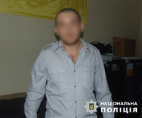 Київські поліцейські затримали чоловіка, який через ревнощі напав з ножем на товариша