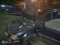 Ужгородські вогнеборці запобігли знищенню легкового автомобіля