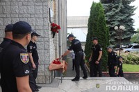 У Бершаді на честь загиблого поліцейського Максима Зарецького встановили меморіальну дошку