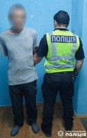 Дільничні офіцери поліції Києва менш ніж за пів години затримали чоловіка за підозрою у пограбуванні пенсіонера