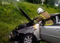 Сумська область: рятувальники приборкали загоряння автомобіля