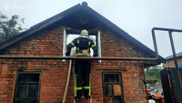 Конотопський район: рятувальники разом з працівниками добровільної пожежної команди ліквідували пожежу в житловому секторі