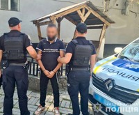 Поліцейські Іршави затримали зловмисника, який скоїв серію крадіжок із помешкання закарпатки та розшукали викрадені речі