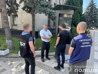 Поліція Ужгорода затримала депутата міськради, який за хабар сприяв в отриманні документів для відстрочки від мобілізації
