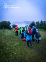 Гірські рятувальники Львівщини допомогли спуститись з гори Тростян 19 туристам